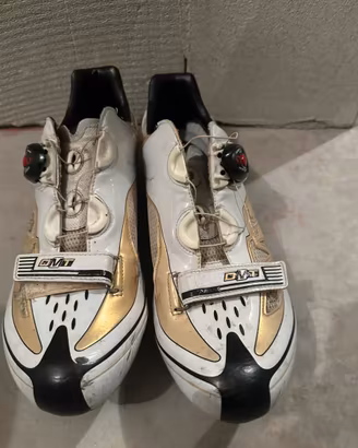 Scarpe per bici da corsa su strada marca DMT