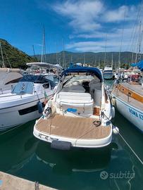 Bavaria Barca a motore cabinata