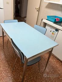 Tavolo con 3 sedie legno + copertura azzurra