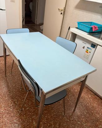 Tavolo con 3 sedie legno + copertura azzurra