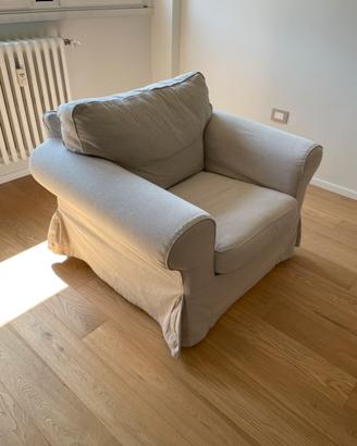 2 Poltrone Ikea Ektorp beige (prezzo cad.)