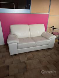 Divano ecopelle usato