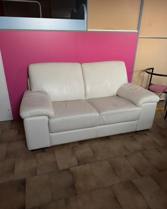 Divano ecopelle usato
