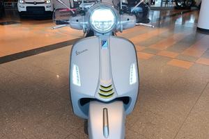 Piaggio Vespa 300 GTS - 2023