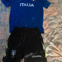 Maglia e pantaloncini squadra italiana