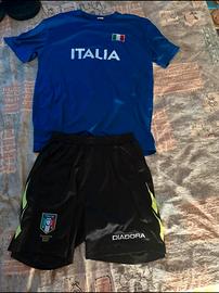 Maglia e pantaloncini squadra italiana