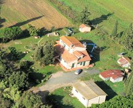 Podere con ampio terreno e vista panoramica - G...