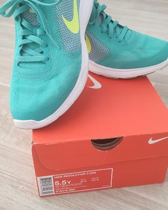 Nike revolution 3