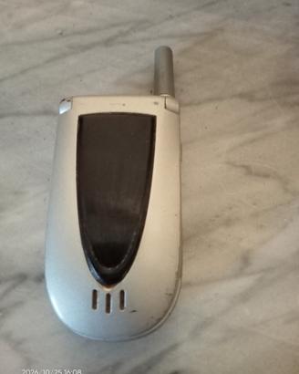 Telefono cellulare vintage Motorola V66 flip