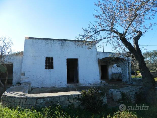 CASOLARE con GRUPPO di LAMIE - OSTUNI