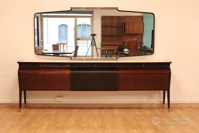Credenza Osvaldo Borsani con marchio di fabbrica