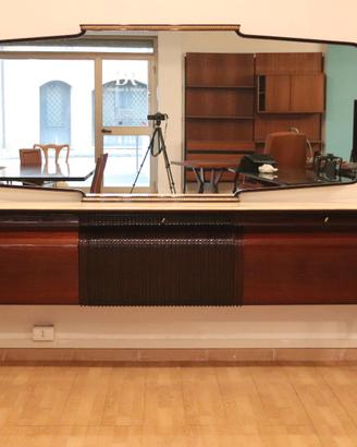 Credenza Osvaldo Borsani con marchio di fabbrica