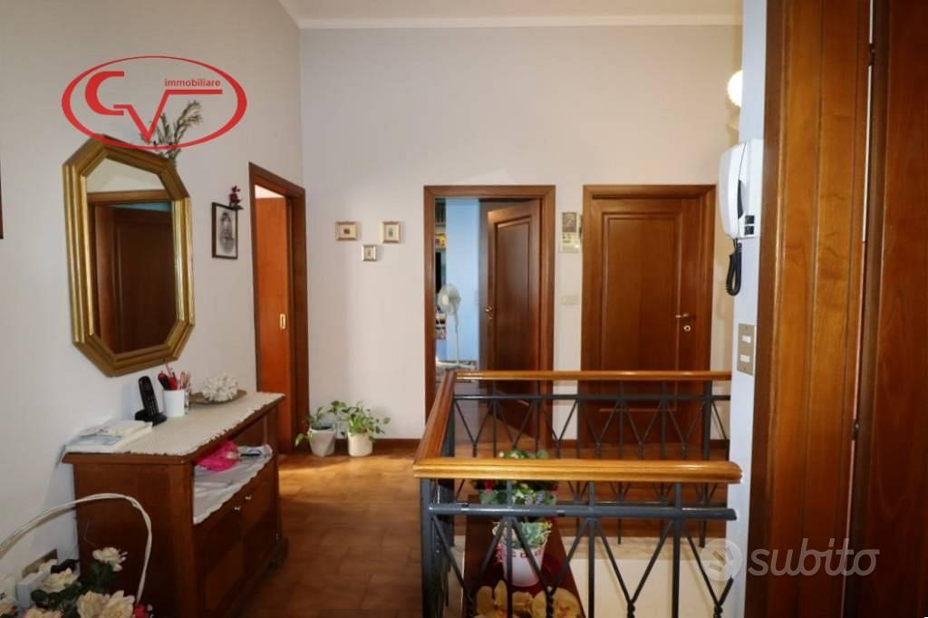 Appartamento di 120 m² con 5 locali a Montevarchi - Vista 4
