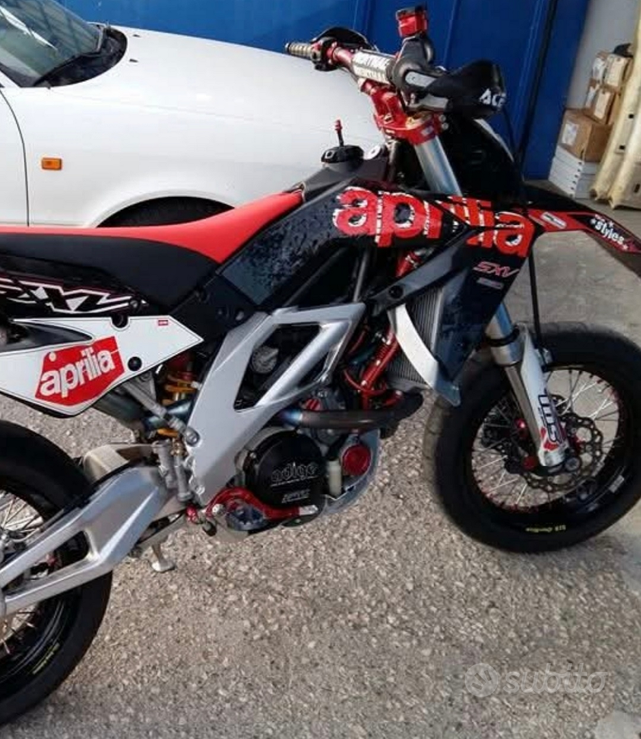 Moto aprilia hi-res stock photography and images - Page 2 - Alamy, image size:936x1080