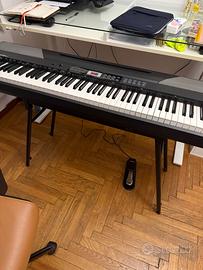 pianoforte con supporto, custodia e pedale