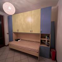Cameretta a ponte con letto singolo