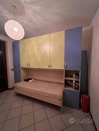 Cameretta a ponte con letto singolo