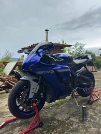 Yamaha R1