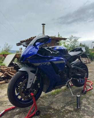 Yamaha R1