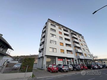 NEGOZIO A MONTALTO DORA