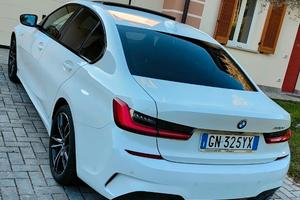 BMW serie 3 330 ibrida tetto panoramico