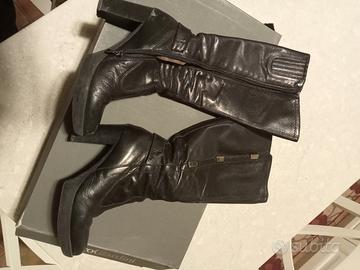 stivali nero giardini 