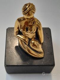 Statuetta donna ottone arte contemporanea