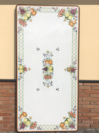 Tavolo in pietra lavica dell'Etna decorato a mano