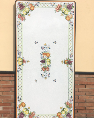 Tavolo in pietra lavica dell'Etna decorato a mano