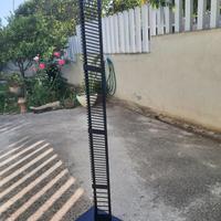 Colonna in metallo porta CD-DVD