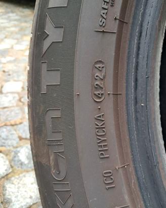 gomme estive nokian 235/55 r18 104v 