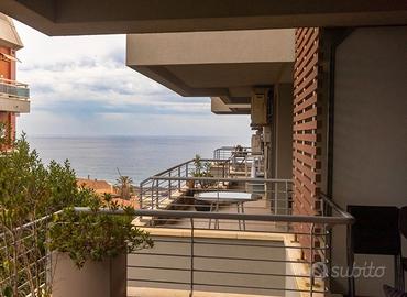 Lungomare; prestigioso 100 mq vista mare