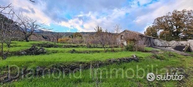 Terreno 10.000 mq con rustici a sant'alfio - Altro