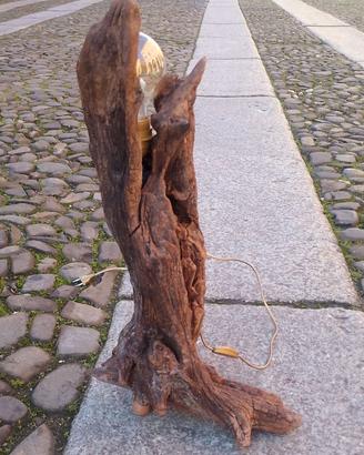 Lampada in legno marino