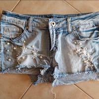 Short Brend strappato con perline taglia M