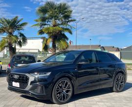 Audi Q8 55 TFSI quattro tiptronic Sport