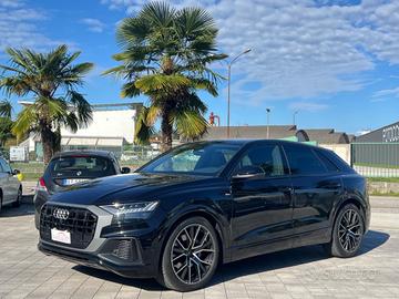 Audi Q8 55 TFSI quattro tiptronic Sport