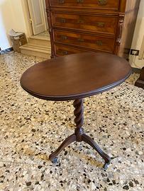 Tavolino in legno con rotelle