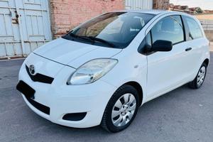 Toyota Yaris 1.0 3 porte Sol