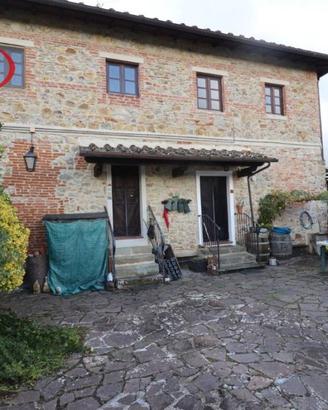 Rustico / Casale di 220 m² con più di 5 locali a B