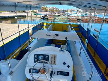 barca a visione subacquea