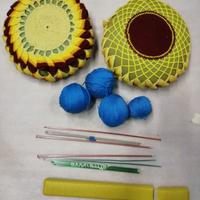 gomitoli e ferri per maglia 