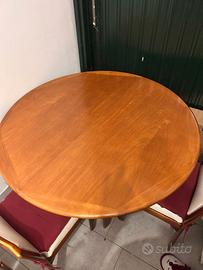 Tavolo allungabile + 4 sedie in legno massiccio