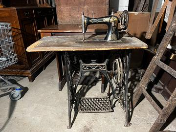 Antica macchina da cucire Dietrich Vesta