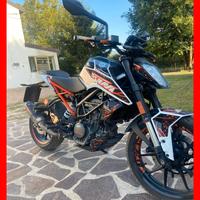 KTM 125 Duke - 2020 con scarico completo Akrapovic