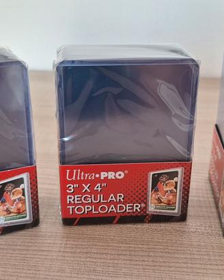 Carte Pokémon TCG + Toploader Ultra Pro