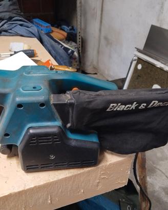 levigatrice a nastro Black & Decker