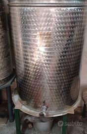 contenitori in acciaio per vino e olio