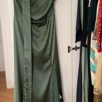 Abito lungo elegante con spacco da sera