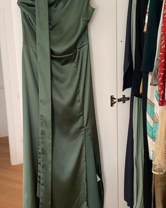 Abito lungo elegante con spacco da sera